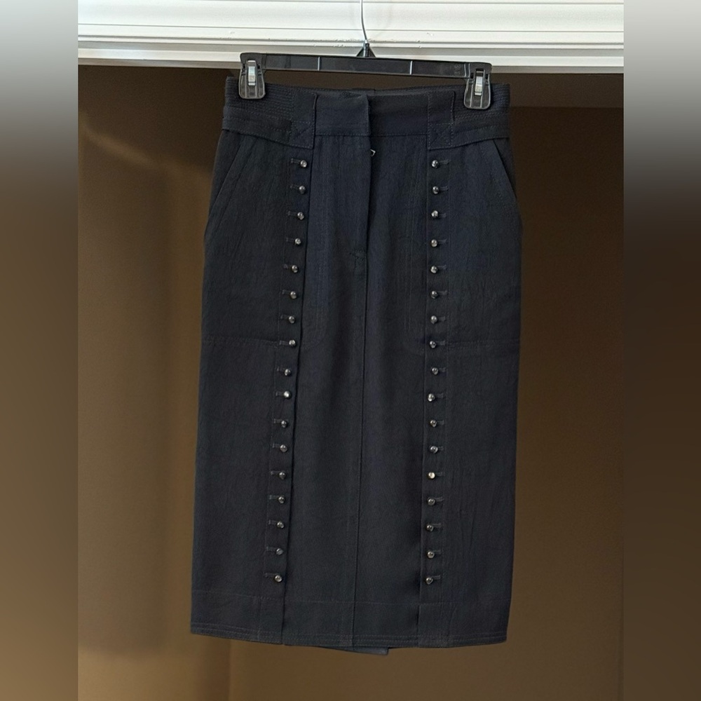 Marc Jacobs Black Pencil Skirt with Button Detailing, Size 0. - Picture 3 of 8